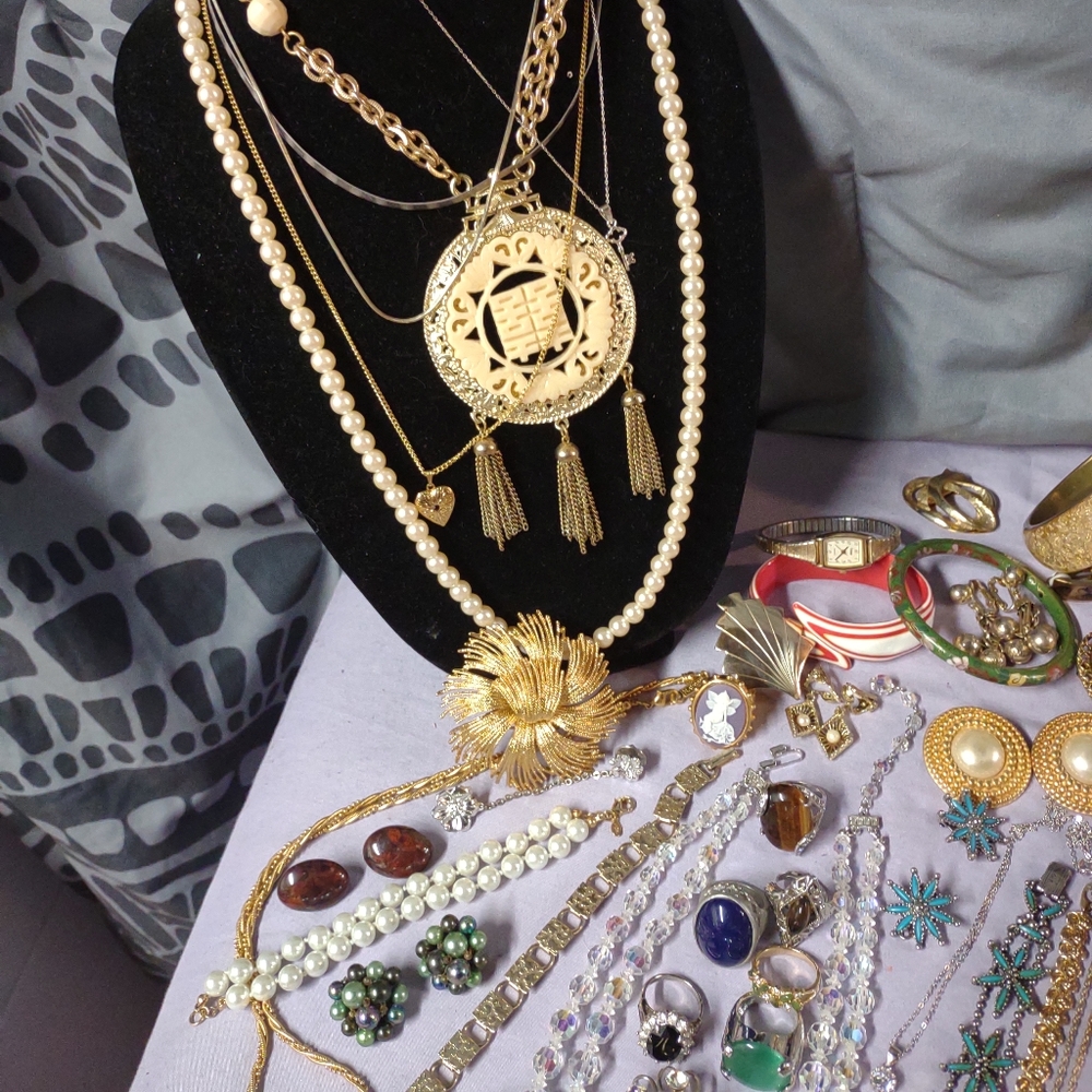 Vintage Jewelry Lot - Picture 4 of 14